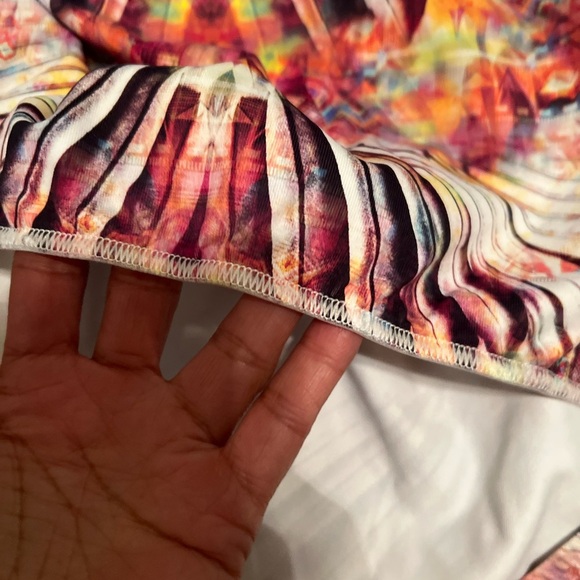 Colorful Feather Pattern Long Sleeve backless Bodysuit Medium NWT - Picture 10 of 13
